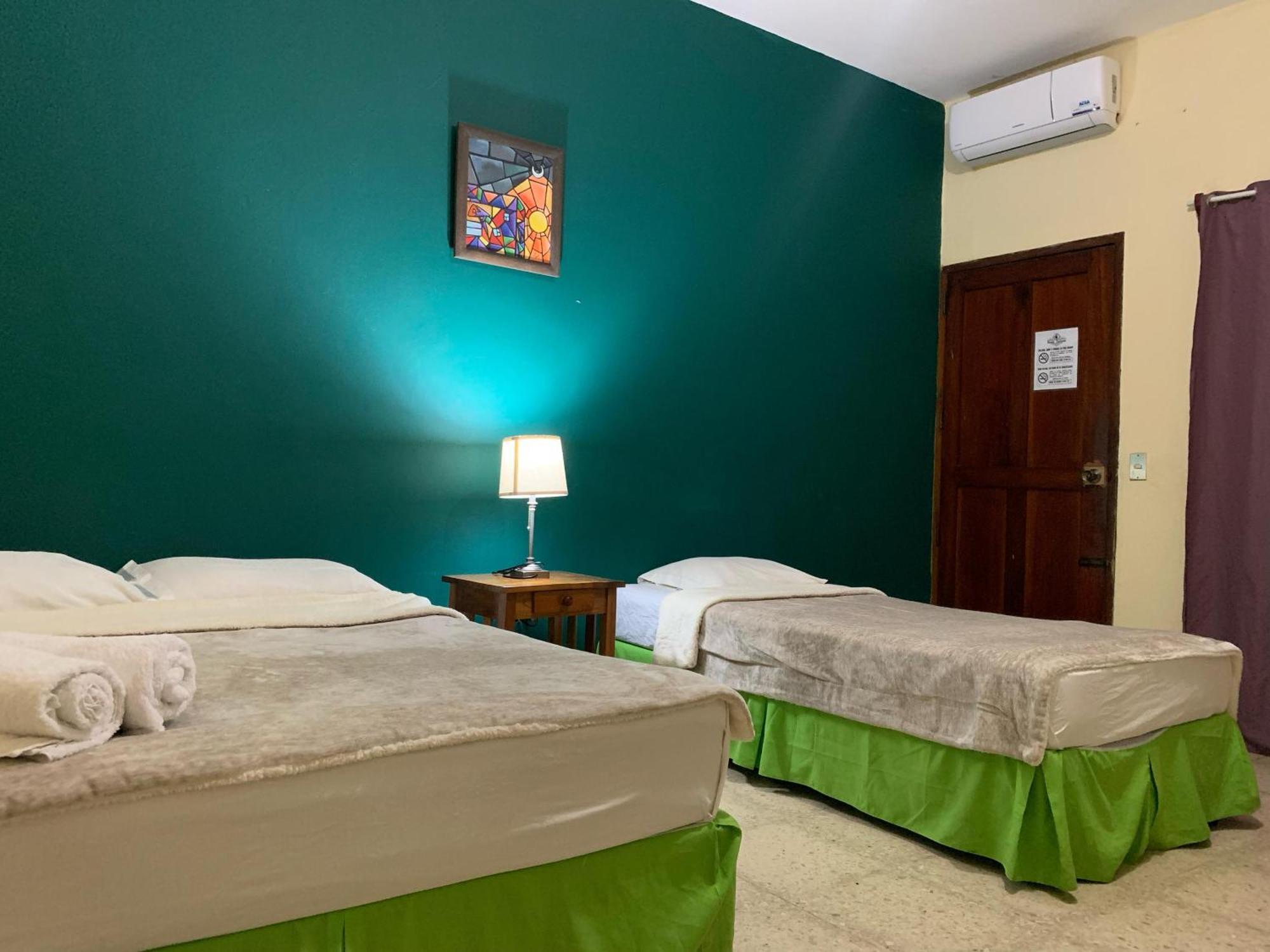 Hostal Fachente เลออน ภายนอก รูปภาพ